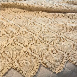 Vintage Handmade Crochet Pineapple Coverlet